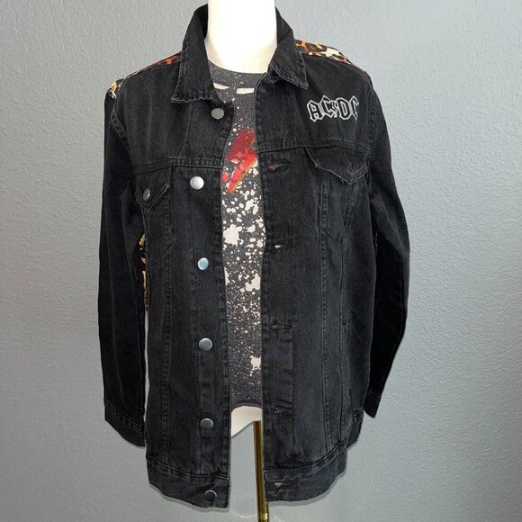 AC/DC 2021 Concert Tour Black Denim & Leopard Jacket & Grunge Tee Shirt -  S/M - Picture 1 of 15